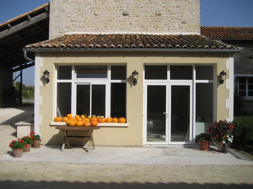 Le Moulin De Lusseau Bed & Breakfast Chef-Boutonne Екстериор снимка